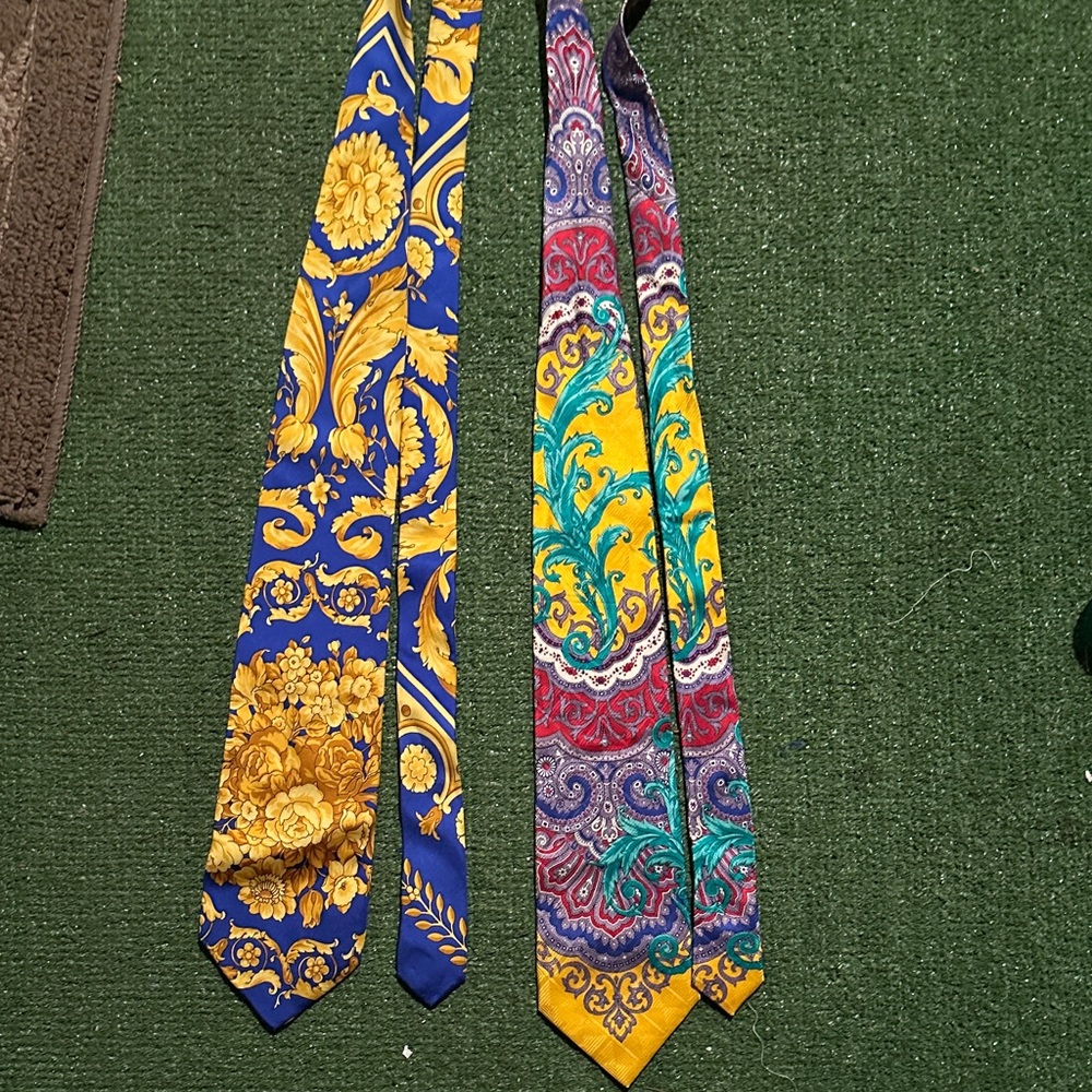 Vintage Distinctive Versace silk ties… one is a black label Elegant Multicolor